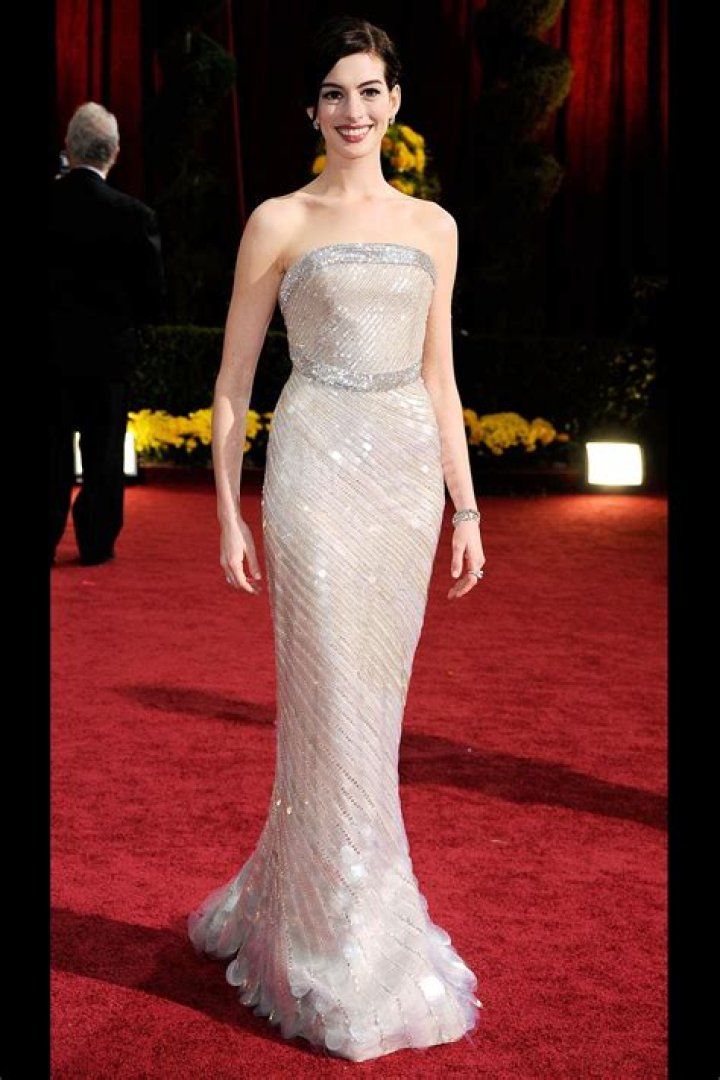 Dress, Red carpet, Carpet, Clothing, Gown, Flooring, Shoulder, Premiere, Fashion, Fashion model, Dress, Red carpet, Carpet, Clothing, Gown, Flooring, Shoulder, Premiere, Fashion, Fashion model,