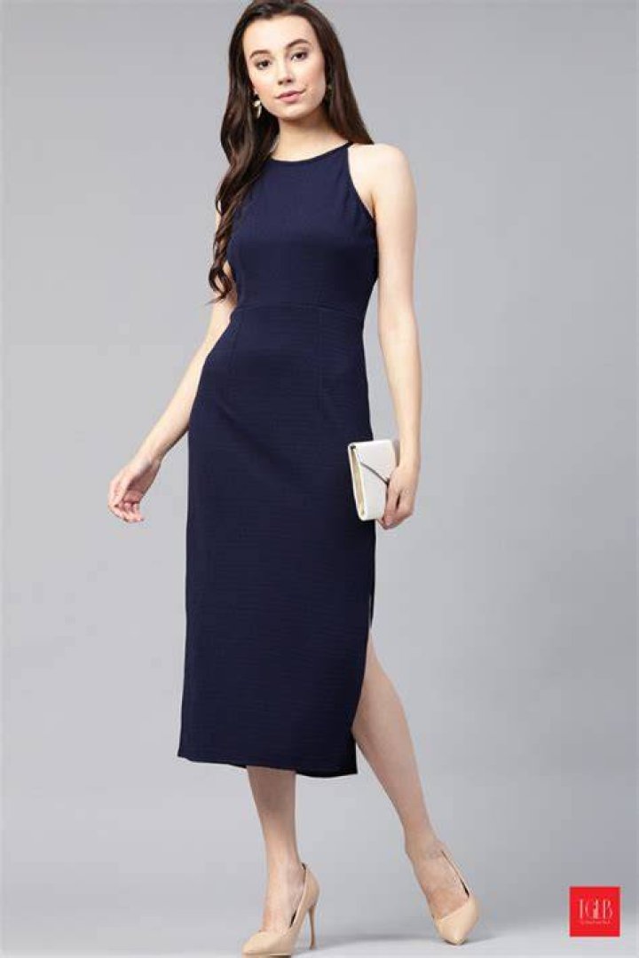 Dress, Style, Formal wear, One-piece garment, Fashion model, Gown, Day dress, Eyelash, Model, Waist, 