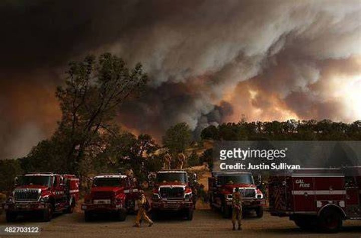 Firefighters watch the Rocky Fire advance in Lake County, California July 30, 2015. Photo by Max Whittaker/Reuters