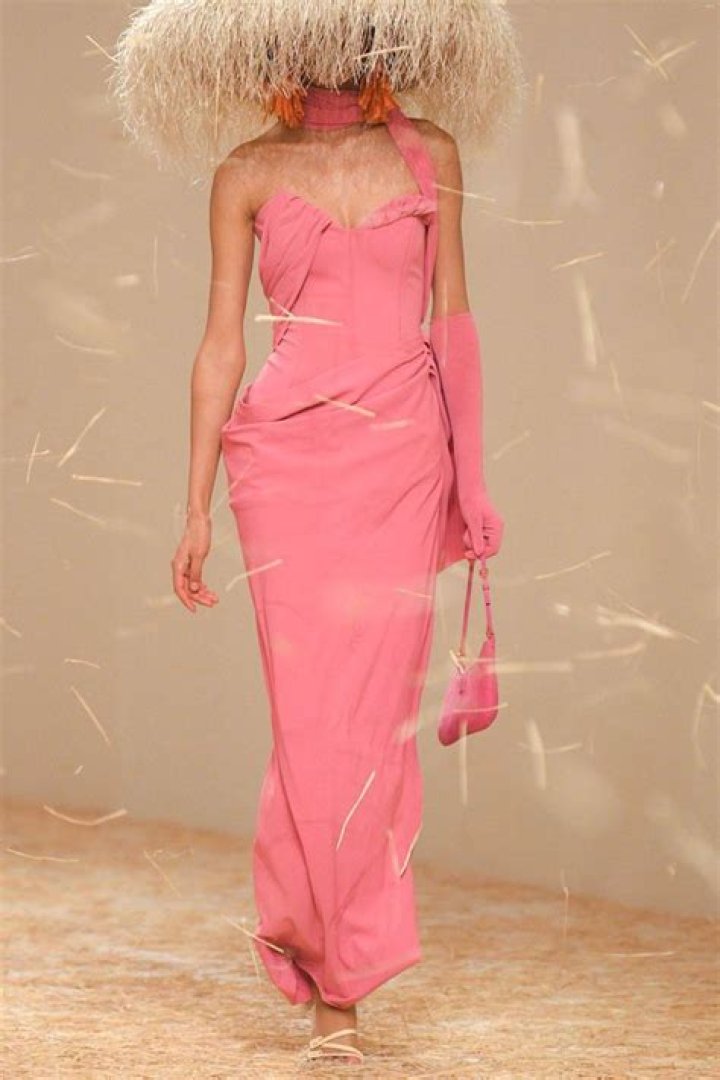 jacquemus show ss23 pamela anderson jacquemus show ss23