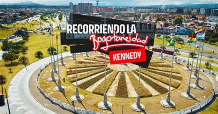 Túnel del Amor, Ucrania <p>En la pequeña localidad de Klevan se encuentra este romántico paraje que, hasta ahora, había sido lugar favorito de los turistas. El tren que pasa por ahí dio forma al paisaje, pues la vegetación se fue acomodando al paso del transporte, que pasaba tres veces diarias por ahí. Dice la leyenda que si caminas de la mano con tu enamorado/a por el túnel, todos los deseos que tengáis como pareja se cumplirán.</p>