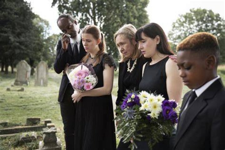 Petal, Flower Arranging, Floristry, Tradition, Cut flowers, Bouquet, Floral design, Artificial flower, Creative arts, Ritual, 