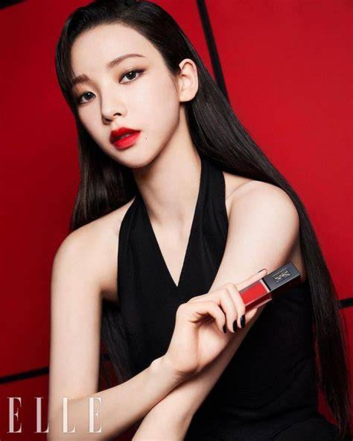 Video player poster image preview for Elle Beauty