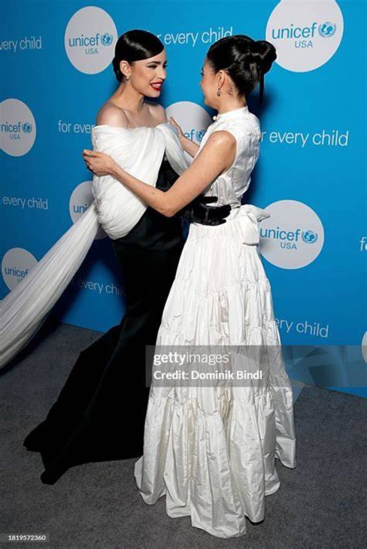 sofia carson and ﻿aria mia loberti posing at the unicef gala in new york city
