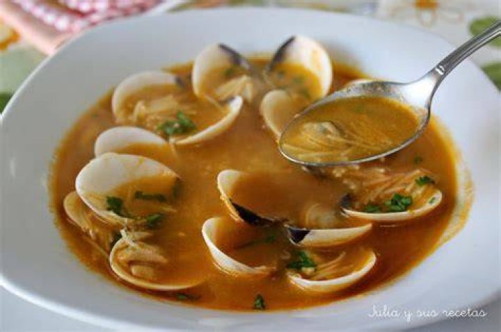 Sopa de almejas con patatas