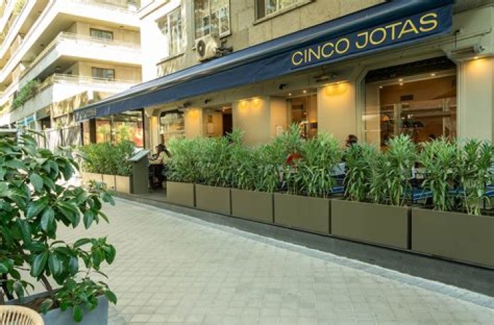 terraza de cinco jotas