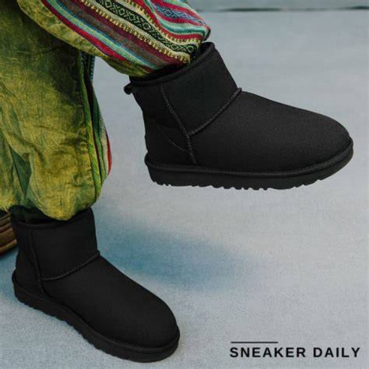 UGG Classic Mini II Black Boots UGG Classic Mini II Black Boots